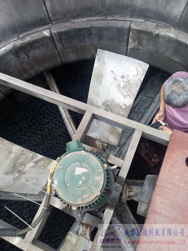 重慶<a href=http://www.tjfeite.com target='_blank'>冷卻塔維修</a>，重慶DBNL3-150T冷卻塔減速機風機更換