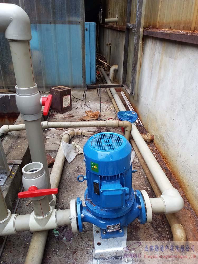 成都雙流1臺50噸冷卻塔循環系統安裝現場