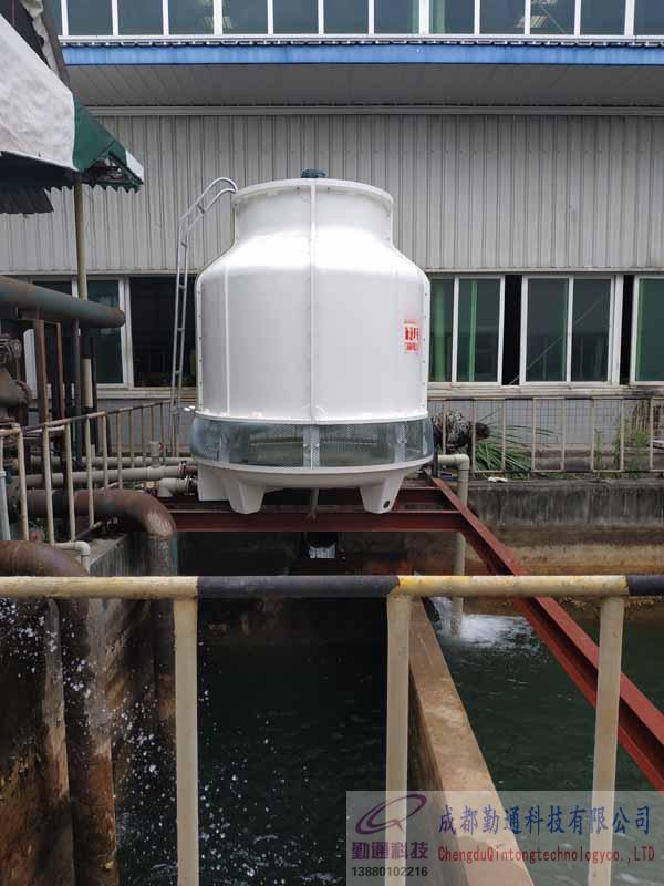 成都龍泉冷卻塔水循環系統施工現場水泵冷卻塔管道控制箱安裝現場