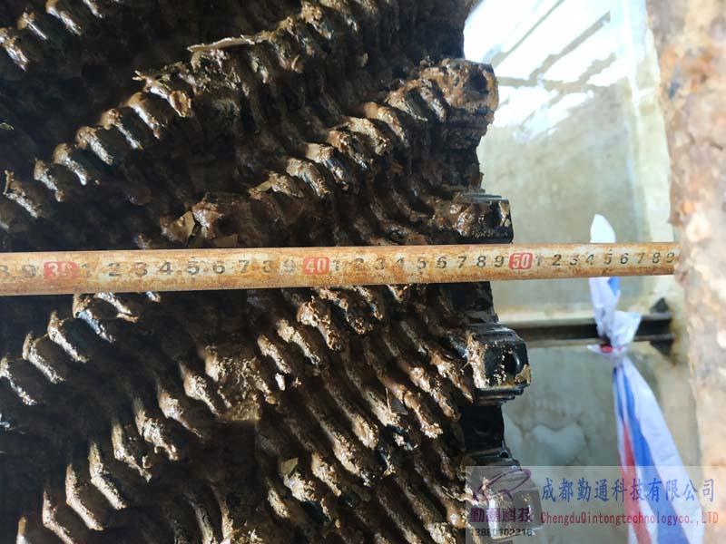 成都市垃圾滲瀝夜處理廠4臺方形逆流冷卻塔填料噴頭更換維修施工現場