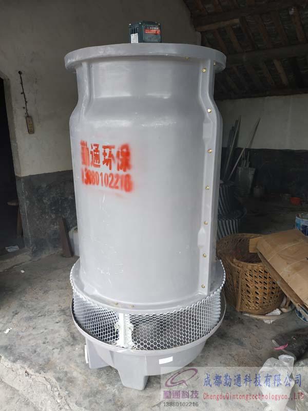 宜賓10T冷卻塔備貨現場,圓形逆流式玻璃鋼冷卻塔