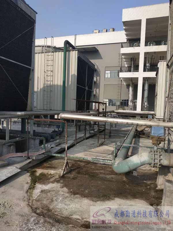 邛崍升和制藥廠3臺冷卻塔接水盤補漏現場