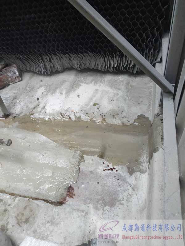 邛崍升和制藥廠3臺冷卻塔接水盤補漏現場