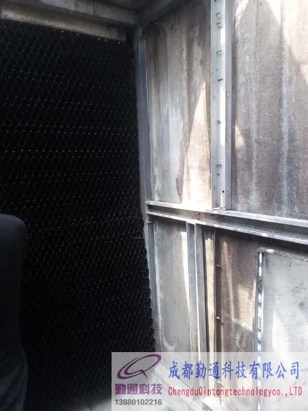 成都青白江方形橫流塔冷卻塔填料更換工程現場