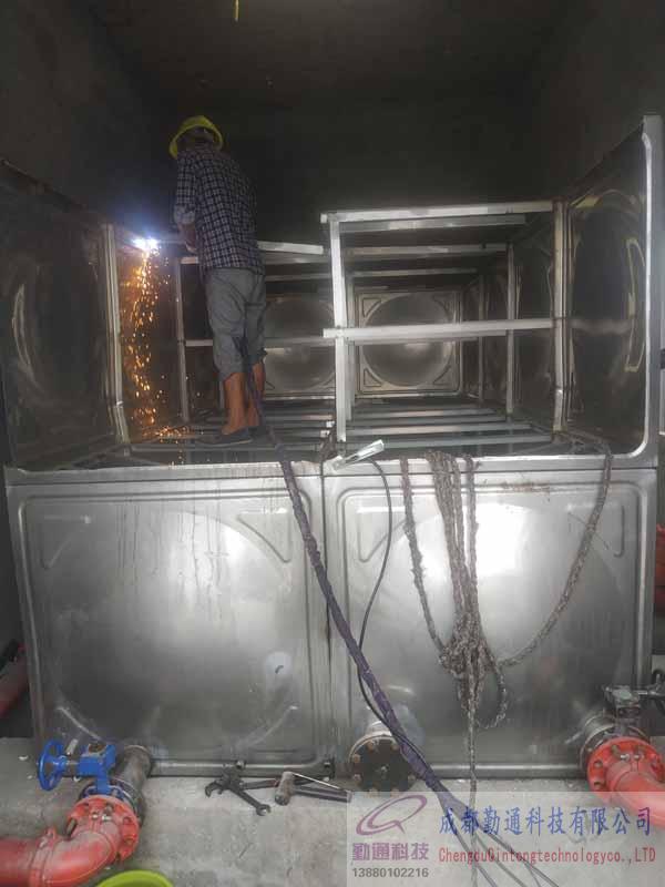 四川遂寧24立方消防水箱撤卸現場