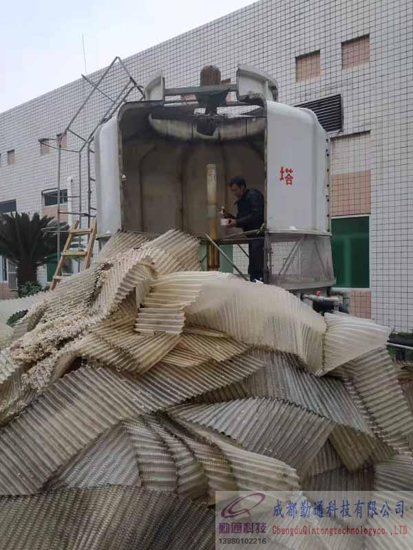 成都簡陽圓形冷卻塔維修現場-填料更換，中心管維修