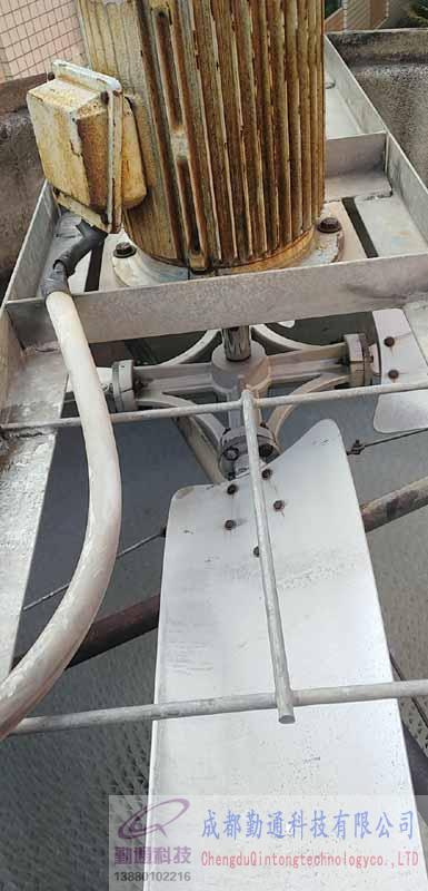 成都簡陽圓形冷卻塔維修現場-填料更換，中心管維修