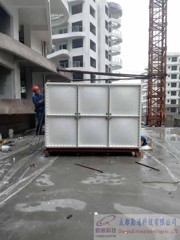 四川洪雅玻璃鋼水箱一臺