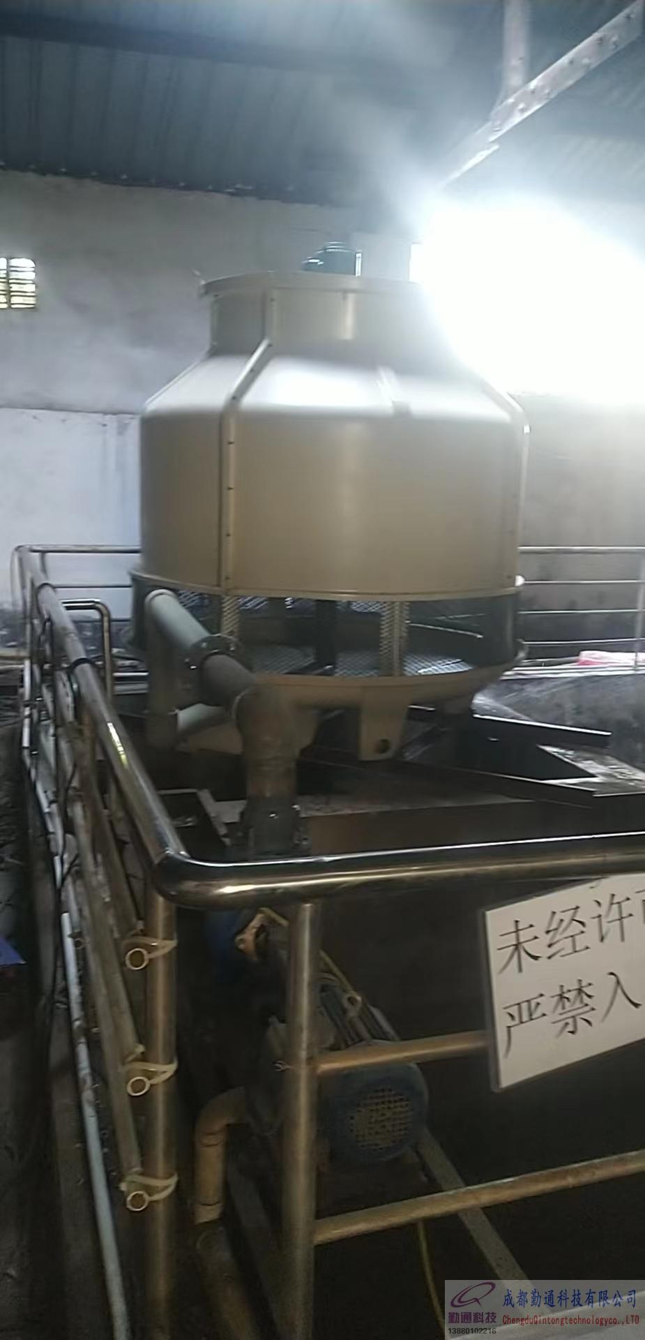 四川成都武侯區60T冷卻塔舊塔撤除更換新塔安裝現場