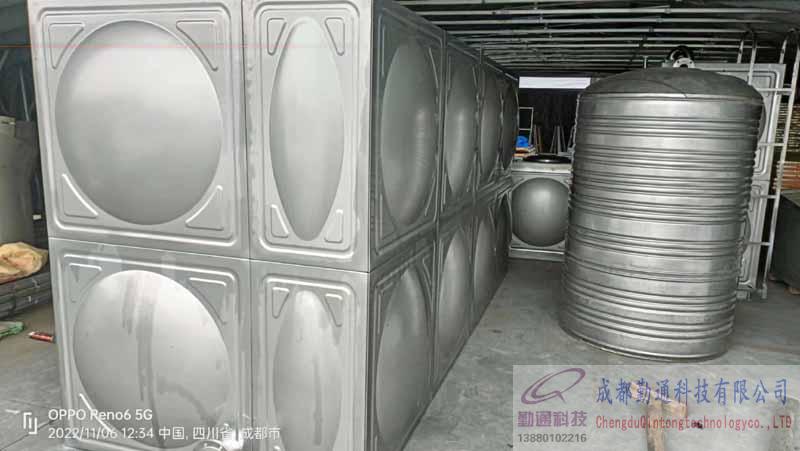 成都崇州12立方不銹鋼水箱工程焊接現場
