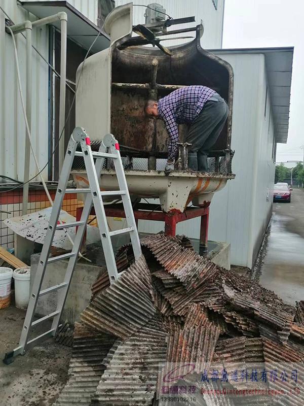 邛崍圓塔斜波填料更換現場