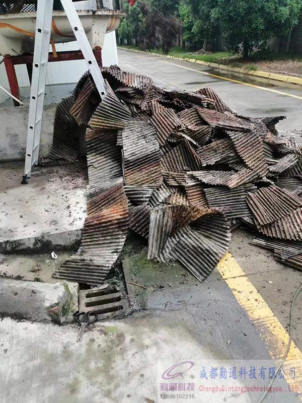 邛崍圓塔斜波填料更換現場