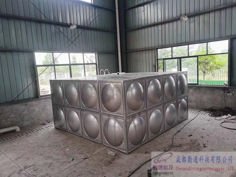 四川眉山洪雅方形不銹鋼水箱水泵安裝現場